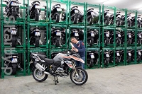 114 motocykli BMW R 1200 GS żegluje do Tajlandii 
