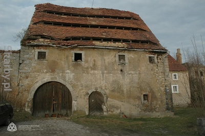 Gosciszów, spichlerz, stan na 2011 r., fot. Piotr Roczek.; Zabytek.pl; CC BY-NC-ND 3.0 PL